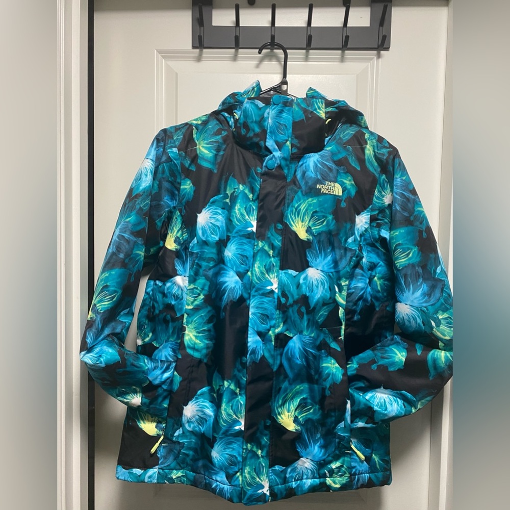 The North Face Femme Jacket Size medium Stay WARM with this beauty!